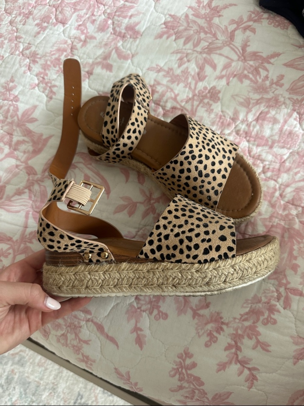 Cute sandals!